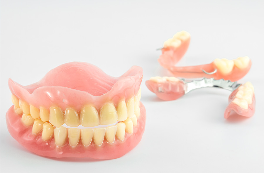 訪問歯科診療でできること02_入れ歯の製作や調整、修理
